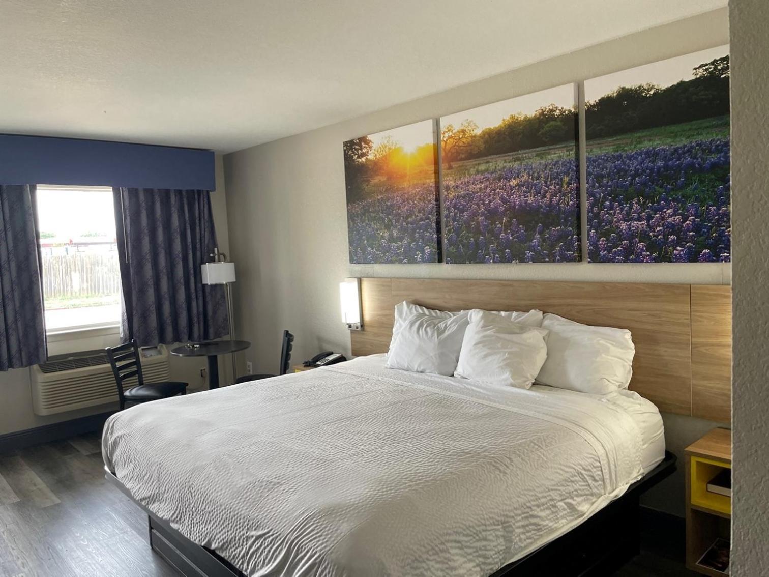 Days Inn By Wyndham San Antonio Southeast Frost Bank Center Extérieur photo