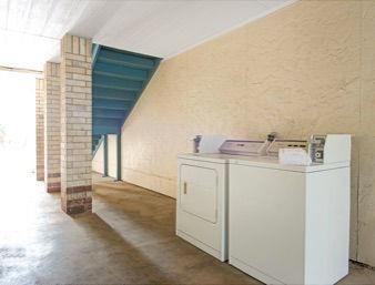 Days Inn By Wyndham San Antonio Southeast Frost Bank Center Extérieur photo