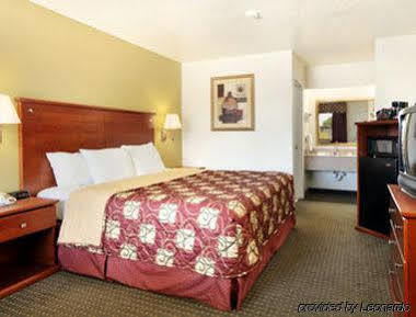 Days Inn By Wyndham San Antonio Southeast Frost Bank Center Extérieur photo