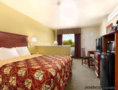 Days Inn By Wyndham San Antonio Southeast Frost Bank Center Extérieur photo